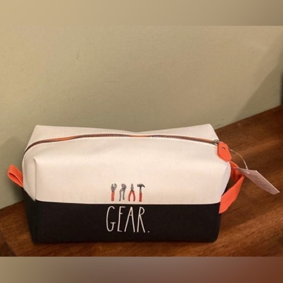 NWT! Rae Dunn Men's Toiletry  "GEAR" Bag with Inside pocket! - Picture 1 of 6